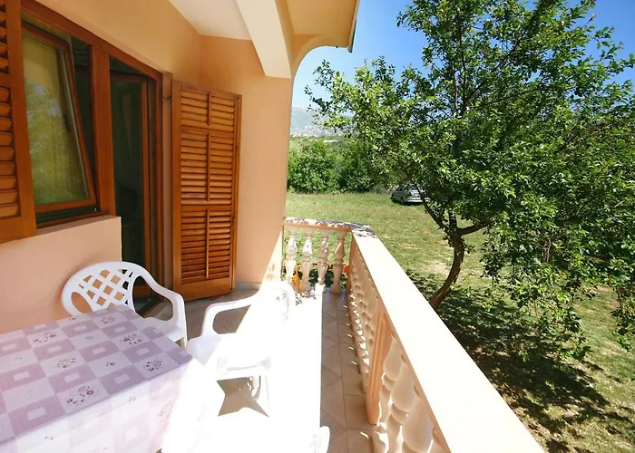 Διαμέρισμα With Parking Space Rovanjska, Paklenica - 6209