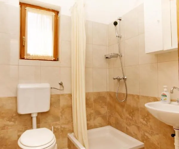 Διαμέρισμα With Parking Space Rovanjska, Paklenica - 6209 *