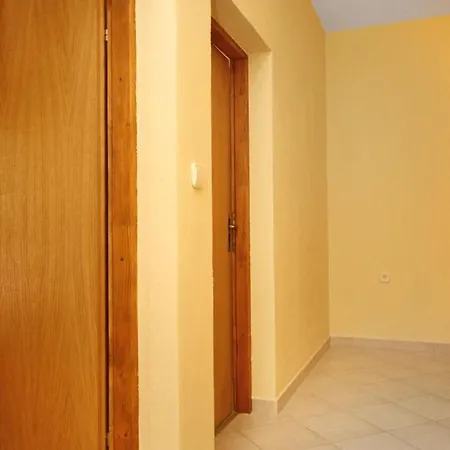 With Parking Space Rovanjska, Paklenica - 6209 Апартаменты
