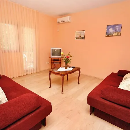 Апартаменты With Parking Space Rovanjska, Paklenica - 6209 Рованьска
