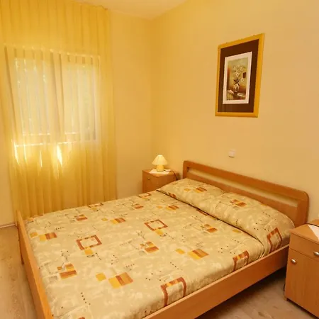 With Parking Space Rovanjska, Paklenica - 6209 Апартаменты Рованьска